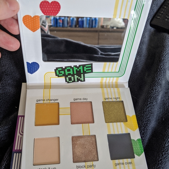 Eyeshadow - Picture 2 of 2